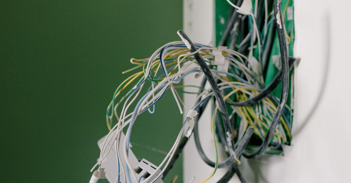 The Role of Local Electricians During Power Outage Emergencies